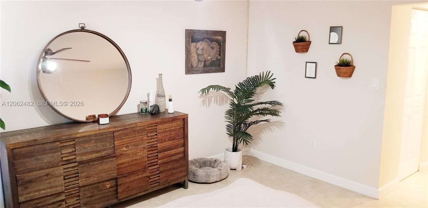 For Rent: $2,150 (1 beds, 1 baths, 852 Square Feet)