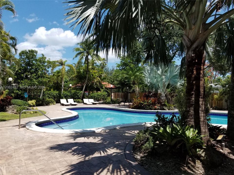 For Rent: $2,150 (1 beds, 1 baths, 852 Square Feet)