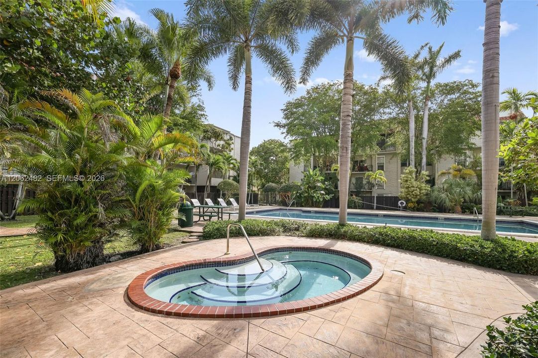 For Rent: $2,150 (1 beds, 1 baths, 852 Square Feet)