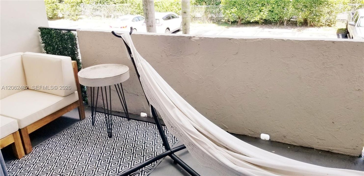For Rent: $2,150 (1 beds, 1 baths, 852 Square Feet)