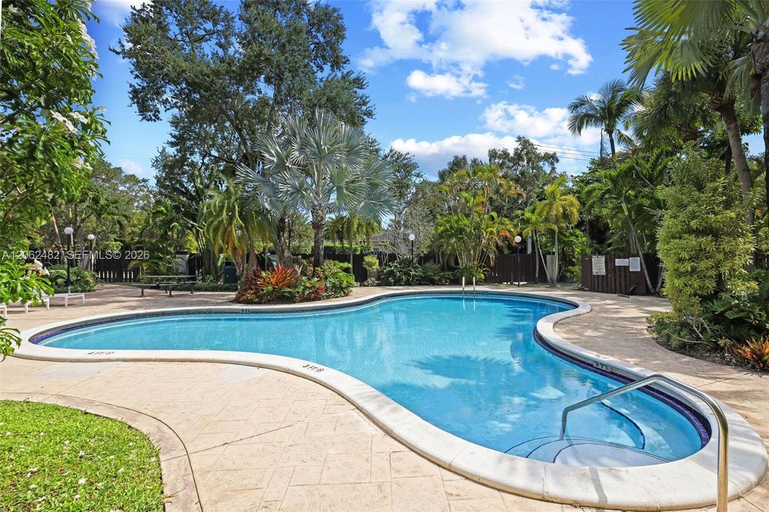 For Rent: $2,150 (1 beds, 1 baths, 852 Square Feet)