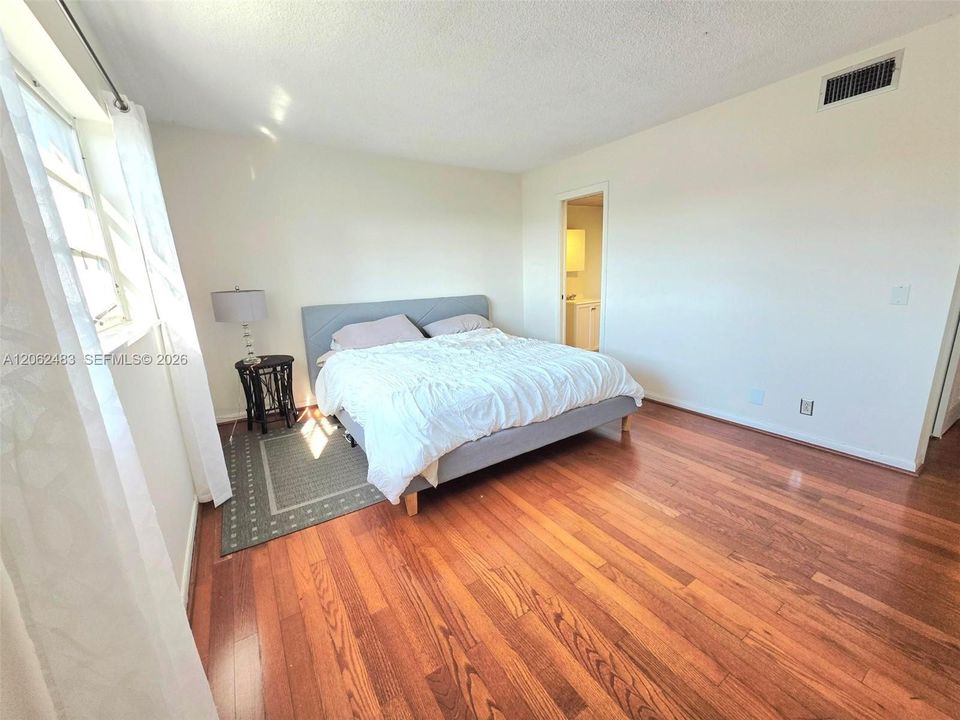 En Venta: $249,000 (2 camas, 2 baños, 1092 Pies cuadrados)