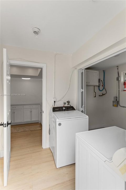 На продажу: $429,000 (4 спален, 2 ванн, 1287 Квадратных фут)