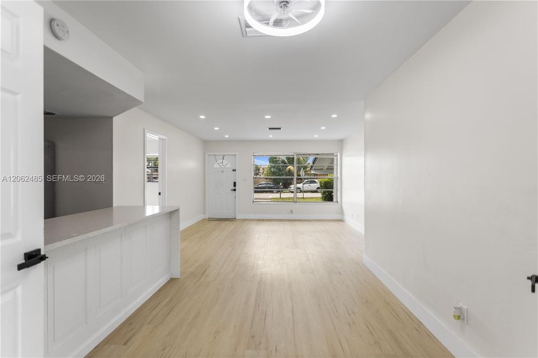 На продажу: $429,000 (4 спален, 2 ванн, 1287 Квадратных фут)