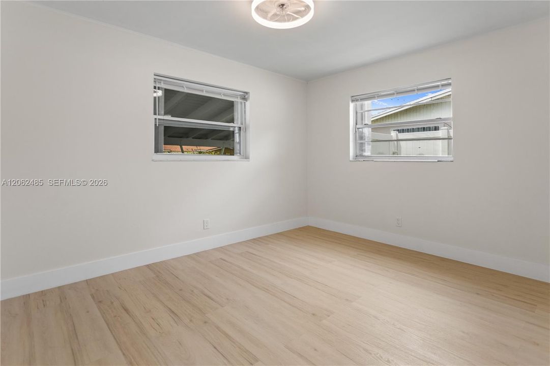 На продажу: $429,000 (4 спален, 2 ванн, 1287 Квадратных фут)