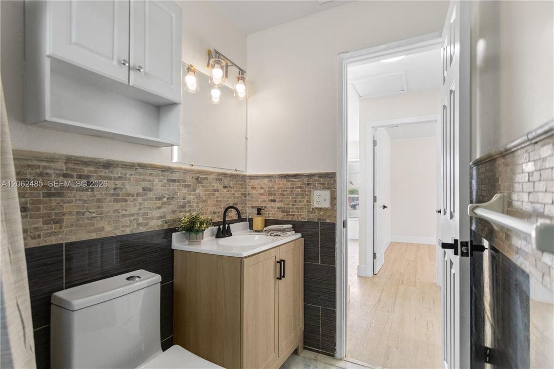 На продажу: $429,000 (4 спален, 2 ванн, 1287 Квадратных фут)