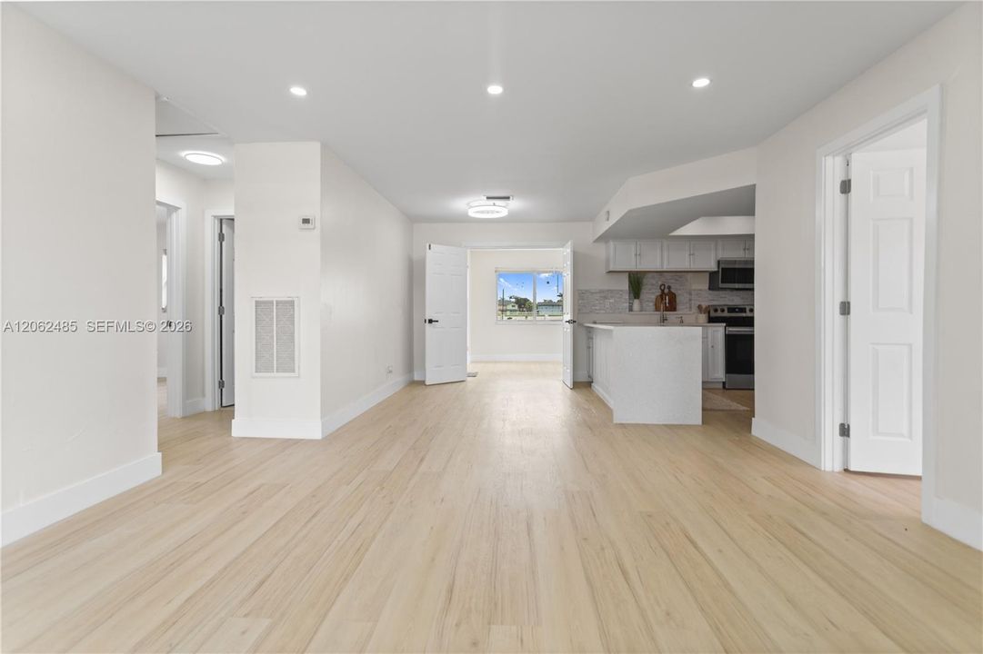 На продажу: $429,000 (4 спален, 2 ванн, 1287 Квадратных фут)