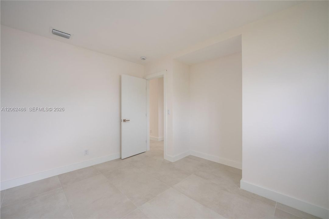 En Venta: $699,000 (4 camas, 3 baños, 2110 Pies cuadrados)