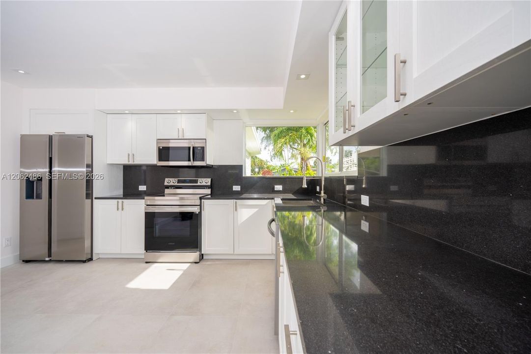 En Venta: $699,000 (4 camas, 3 baños, 2110 Pies cuadrados)