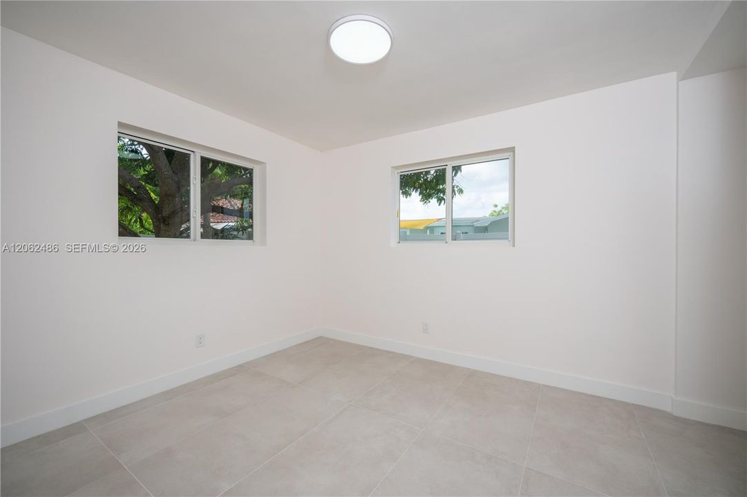 En Venta: $699,000 (4 camas, 3 baños, 2110 Pies cuadrados)