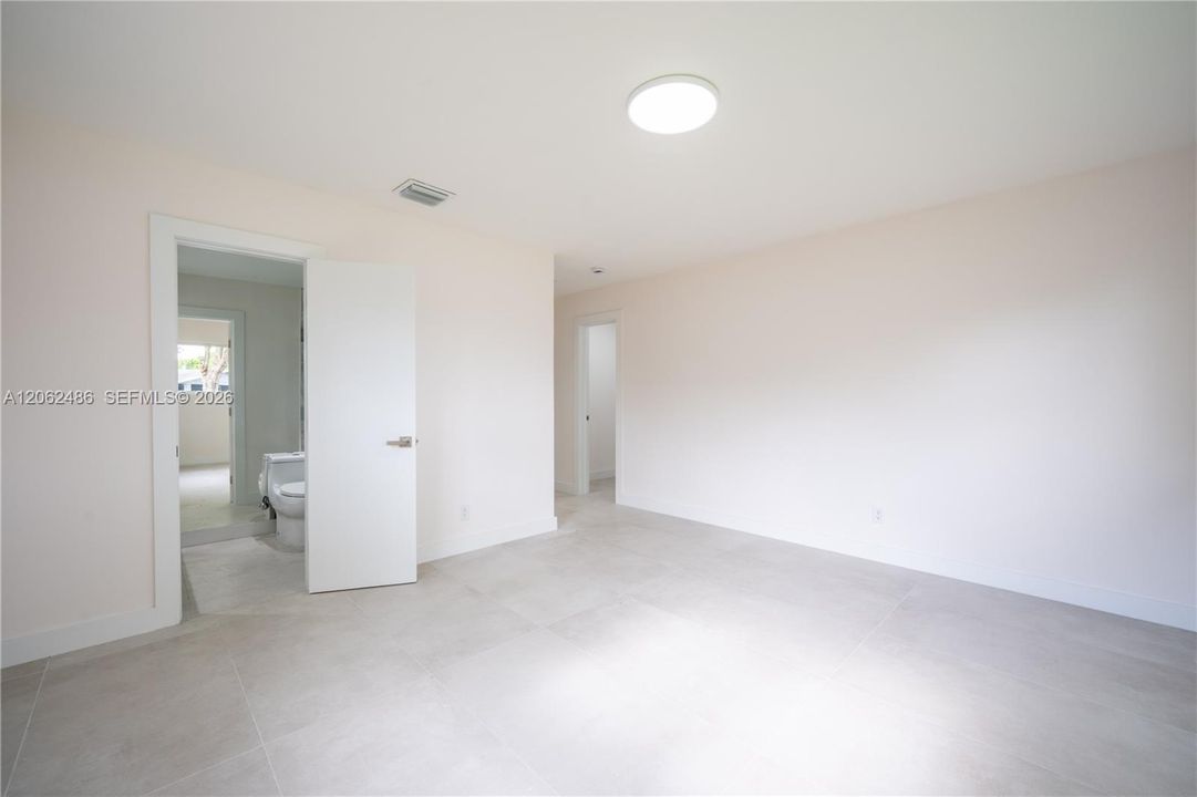 En Venta: $699,000 (4 camas, 3 baños, 2110 Pies cuadrados)
