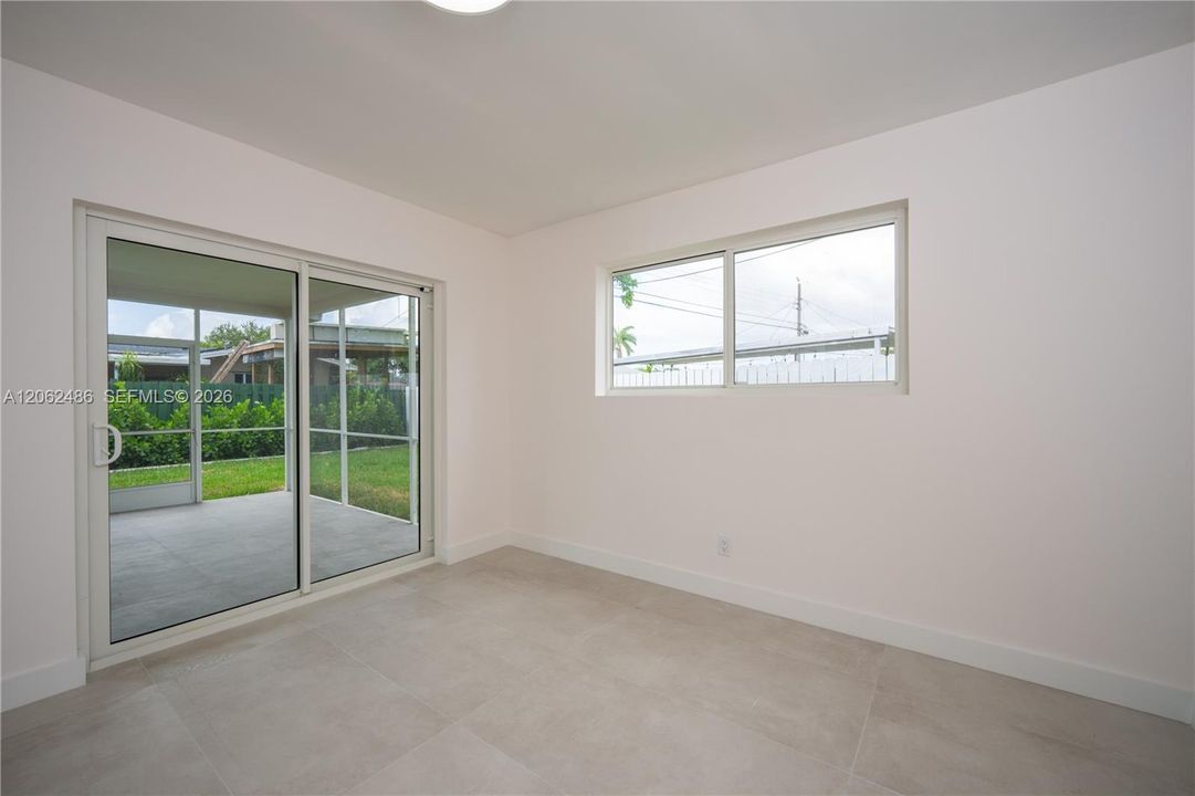 En Venta: $699,000 (4 camas, 3 baños, 2110 Pies cuadrados)