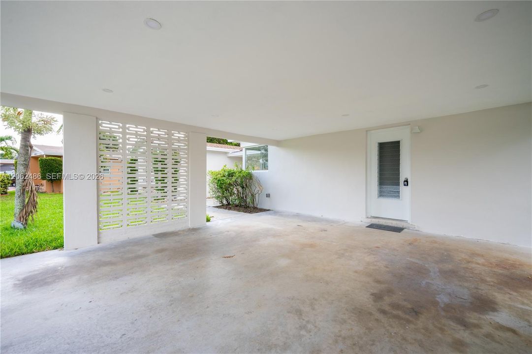 En Venta: $699,000 (4 camas, 3 baños, 2110 Pies cuadrados)