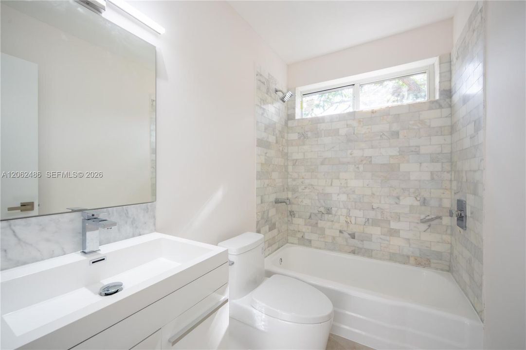 En Venta: $699,000 (4 camas, 3 baños, 2110 Pies cuadrados)