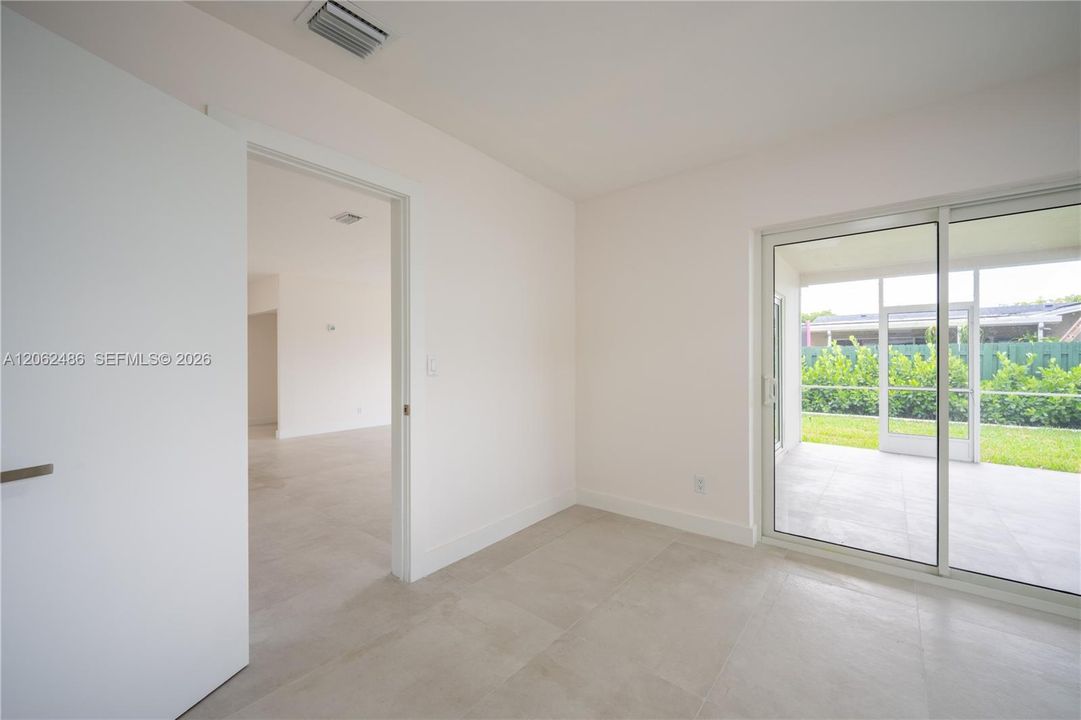En Venta: $699,000 (4 camas, 3 baños, 2110 Pies cuadrados)