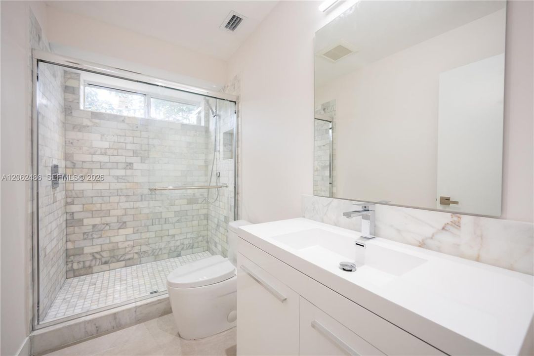 En Venta: $699,000 (4 camas, 3 baños, 2110 Pies cuadrados)