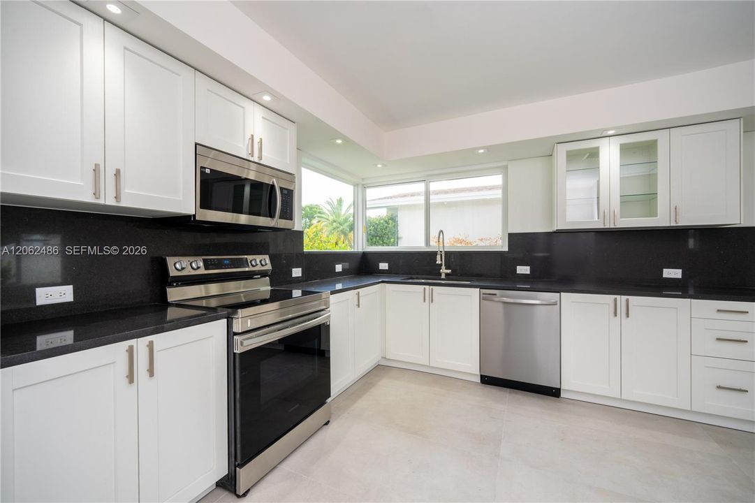 En Venta: $699,000 (4 camas, 3 baños, 2110 Pies cuadrados)