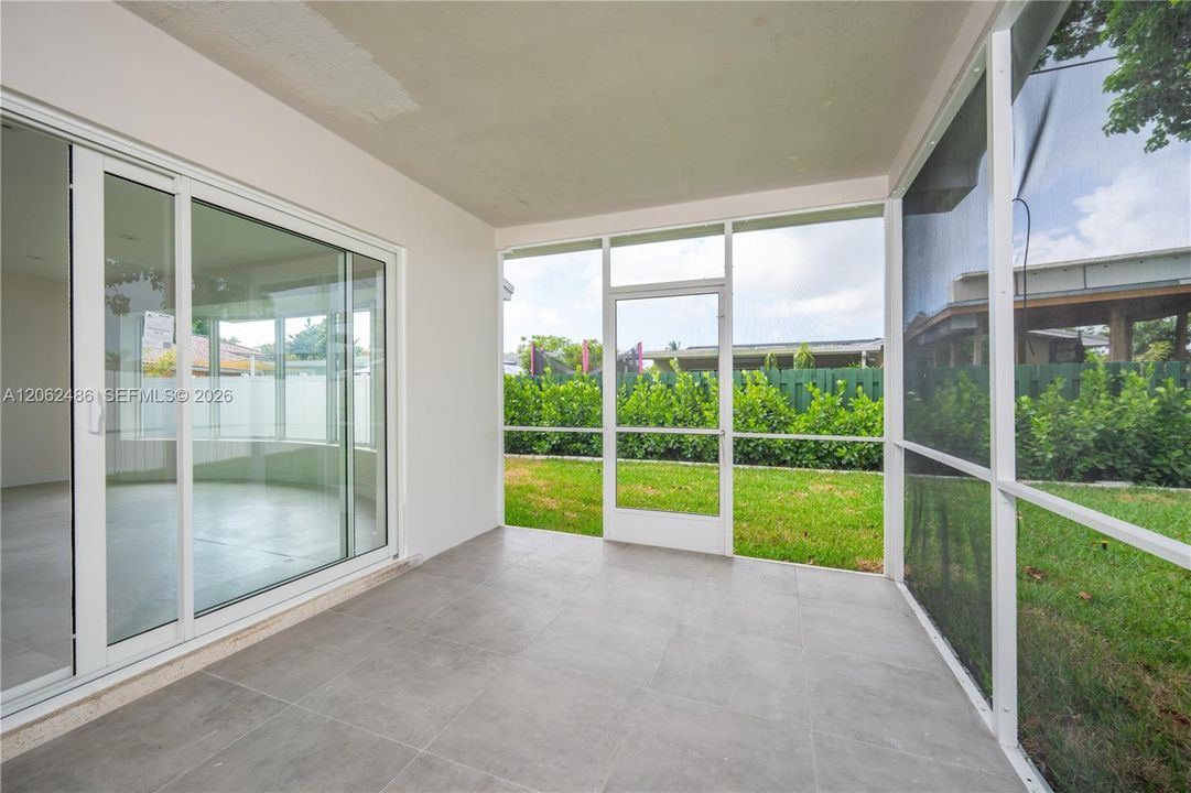 En Venta: $699,000 (4 camas, 3 baños, 2110 Pies cuadrados)