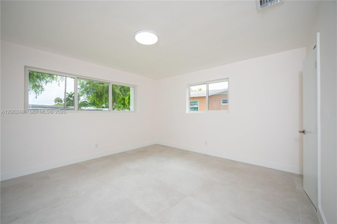 En Venta: $699,000 (4 camas, 3 baños, 2110 Pies cuadrados)