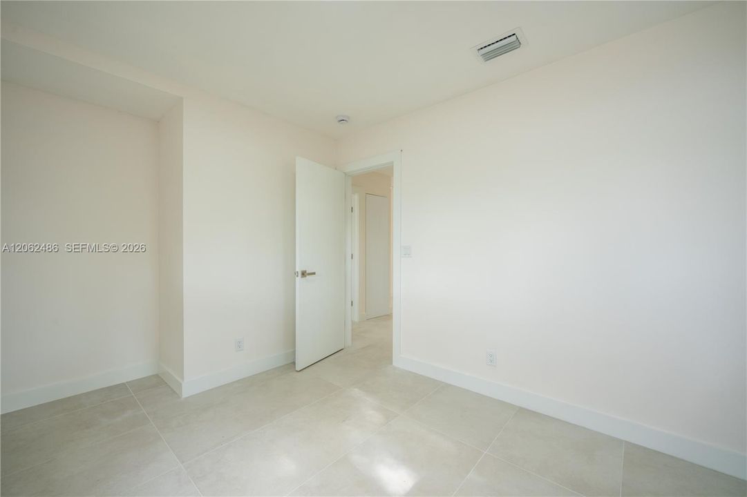 En Venta: $699,000 (4 camas, 3 baños, 2110 Pies cuadrados)