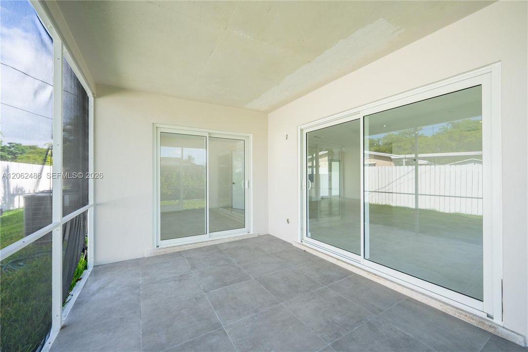 En Venta: $699,000 (4 camas, 3 baños, 2110 Pies cuadrados)