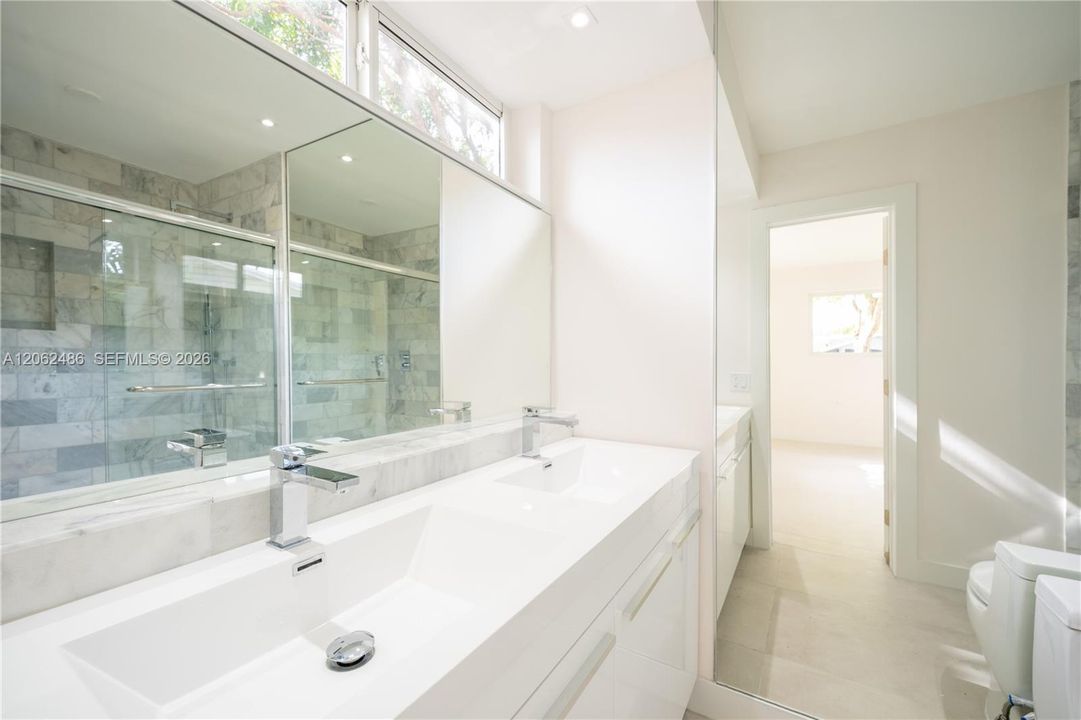 En Venta: $699,000 (4 camas, 3 baños, 2110 Pies cuadrados)