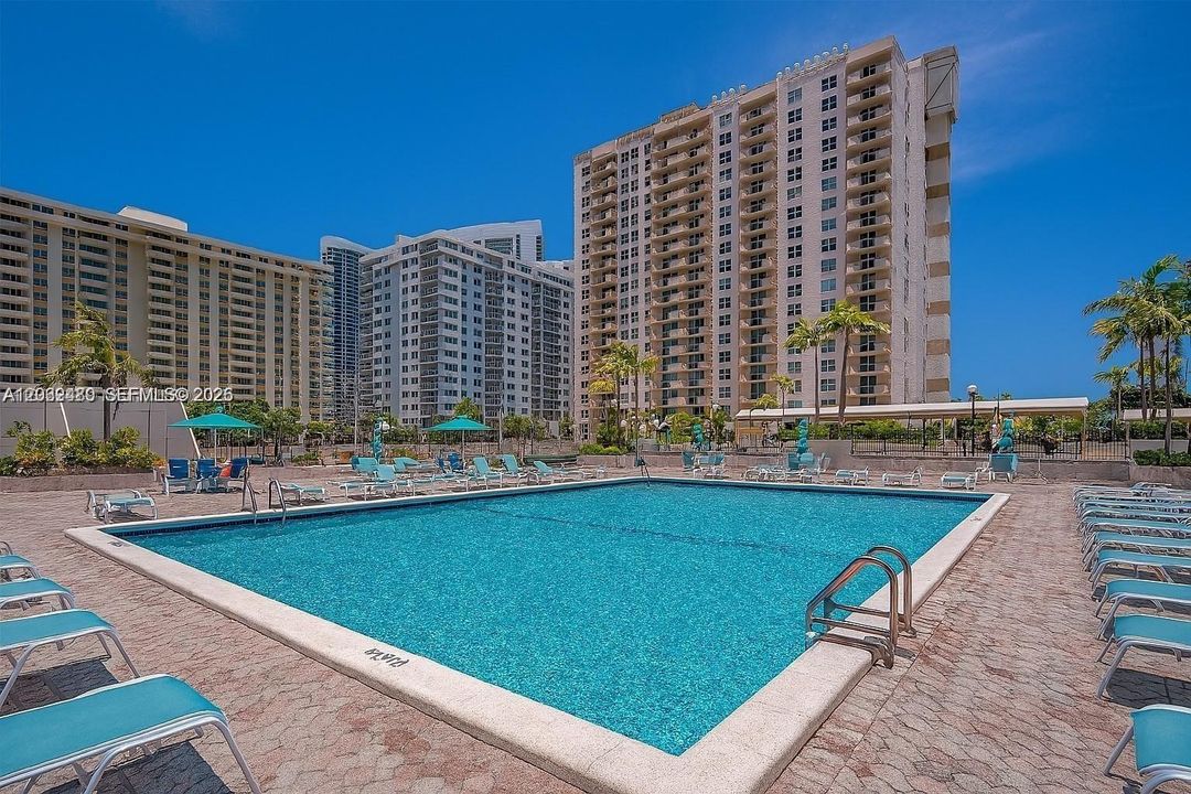 В аренду: $2,450 (1 спален, 2 ванн, 1217 Квадратных фут)