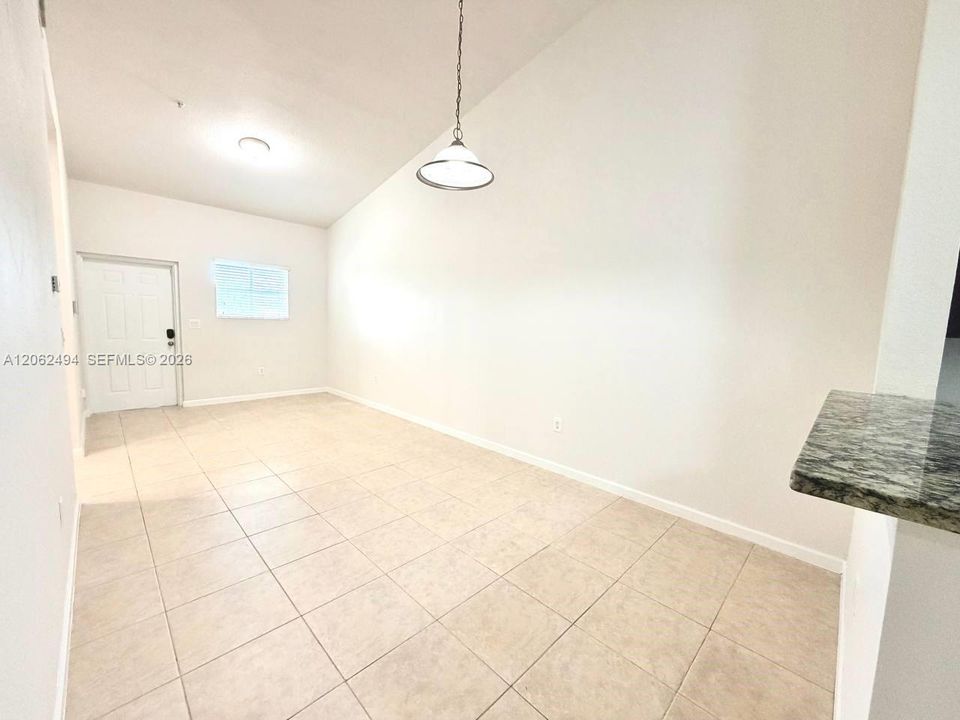 For Rent: $2,260 (2 beds, 2 baths, 1001 Square Feet)