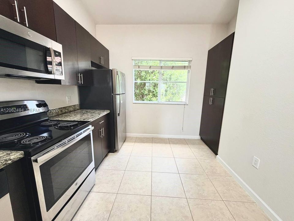 For Rent: $2,260 (2 beds, 2 baths, 1001 Square Feet)