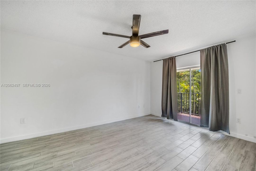 В аренду: $2,200 (2 спален, 2 ванн, 980 Квадратных фут)
