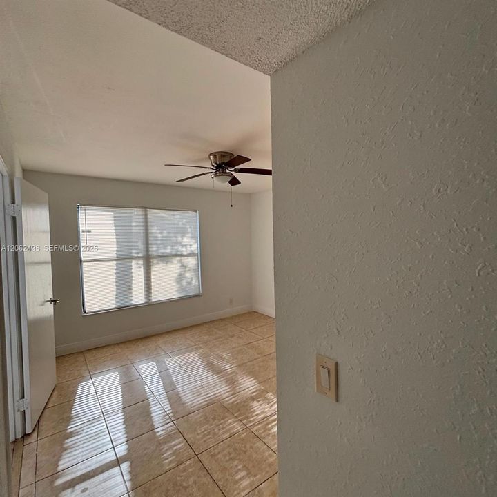 В аренду: $1,900 (2 спален, 2 ванн, 900 Квадратных фут)