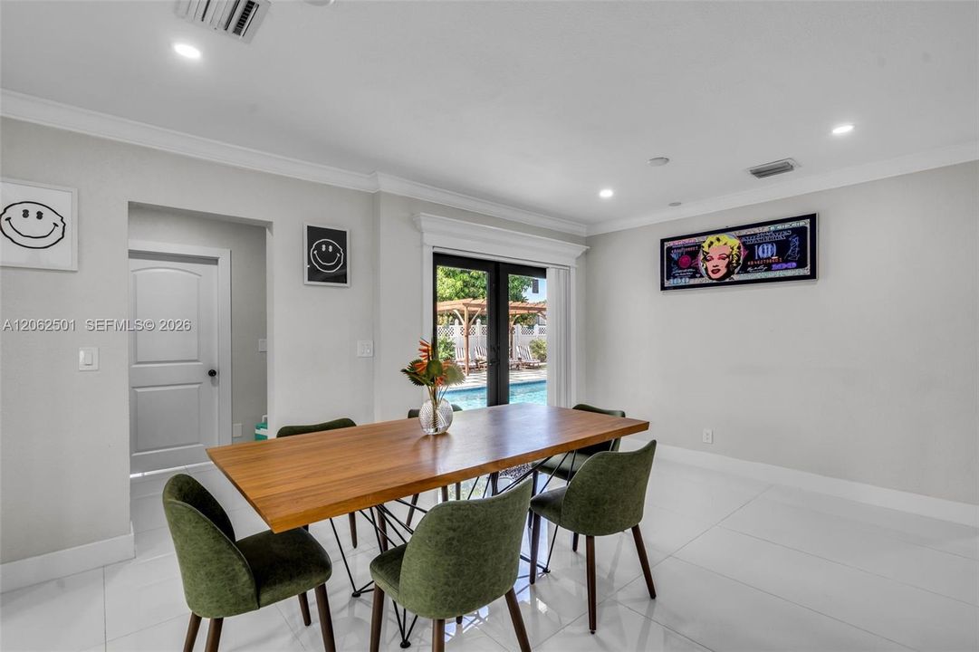 For Rent: $6,500 (5 beds, 3 baths, 1942 Square Feet)