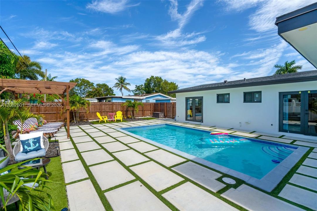 For Rent: $6,500 (5 beds, 3 baths, 1942 Square Feet)