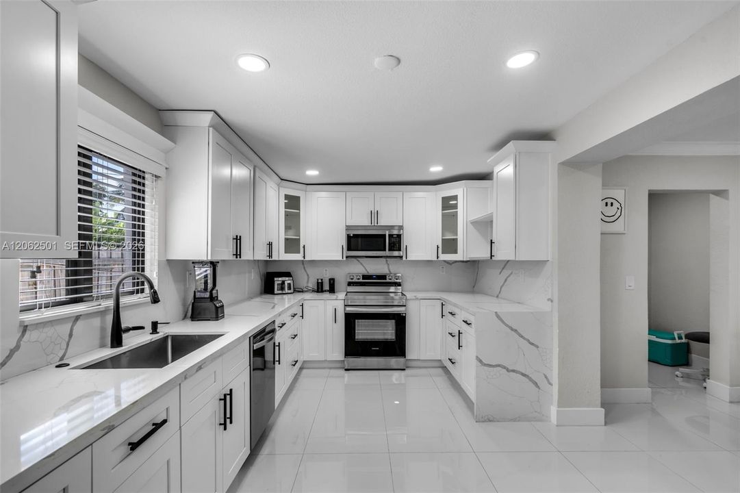 For Rent: $6,500 (5 beds, 3 baths, 1942 Square Feet)