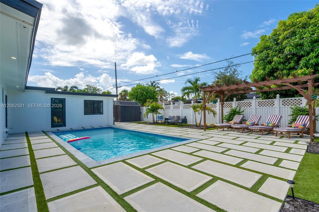For Rent: $6,500 (5 beds, 3 baths, 1942 Square Feet)