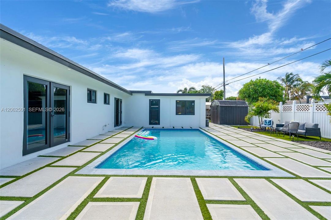 For Rent: $6,500 (5 beds, 3 baths, 1942 Square Feet)