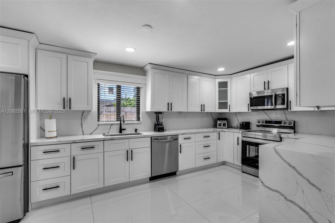 For Rent: $6,500 (5 beds, 3 baths, 1942 Square Feet)