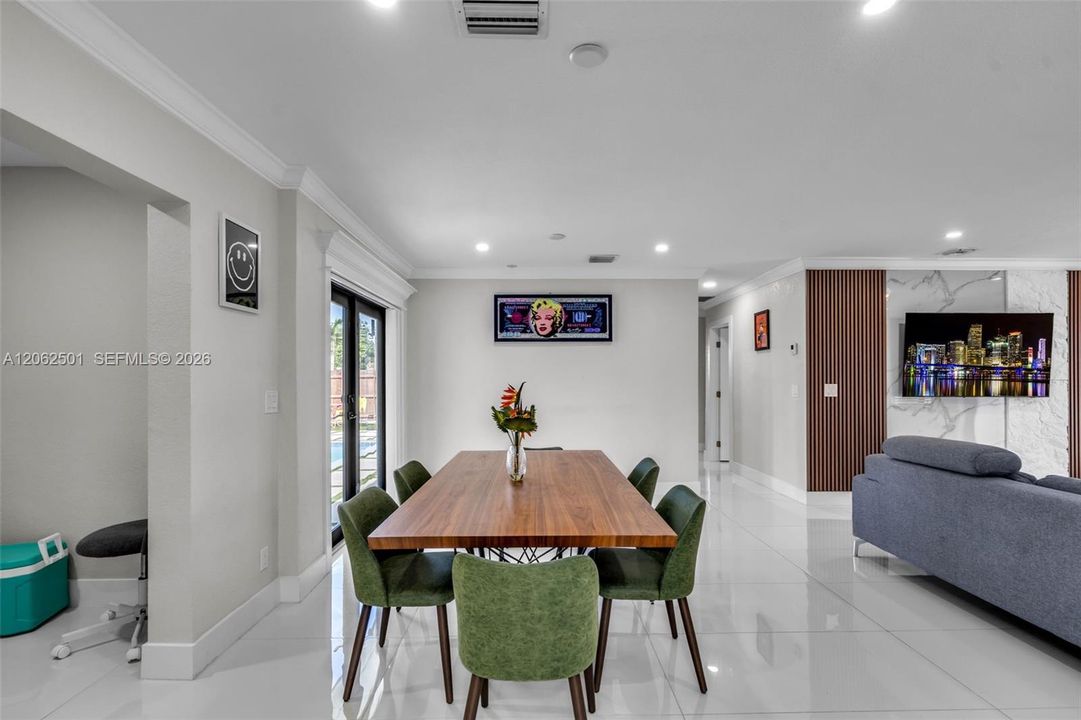 For Rent: $6,500 (5 beds, 3 baths, 1942 Square Feet)