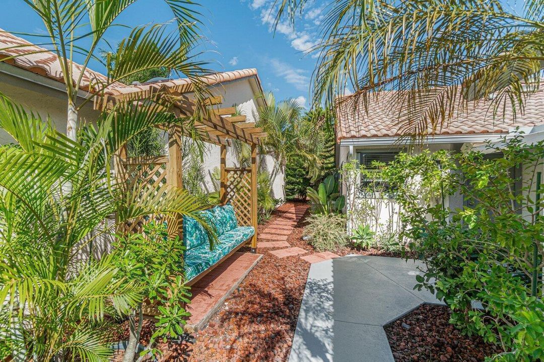 LUSHLY LANSCAPED COURTYARD