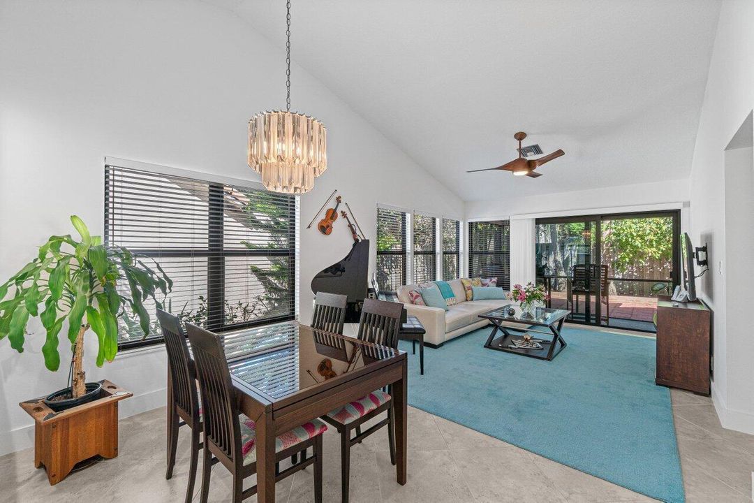 VAULTED CEILINGS IN LIVING AREA