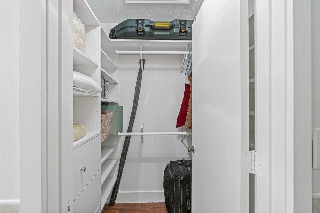 CUSTOM FITTED CLOSET
