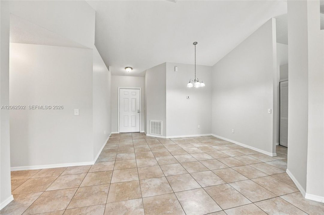 For Sale: $349,900 (3 beds, 2 baths, 1384 Square Feet)