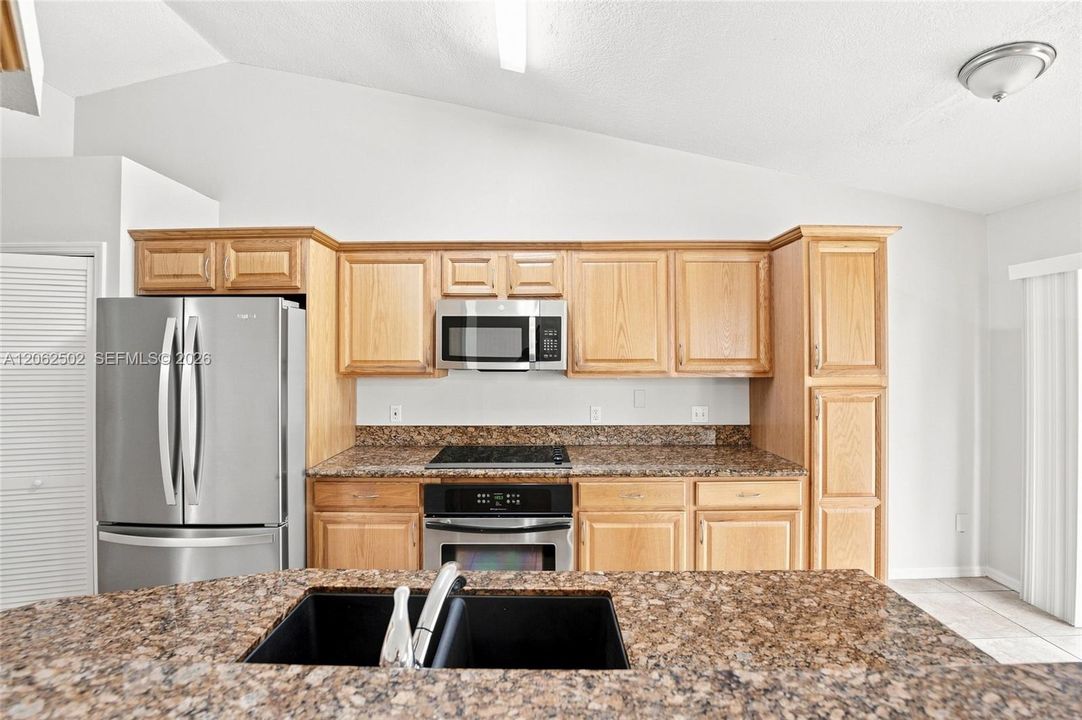 For Sale: $349,900 (3 beds, 2 baths, 1384 Square Feet)