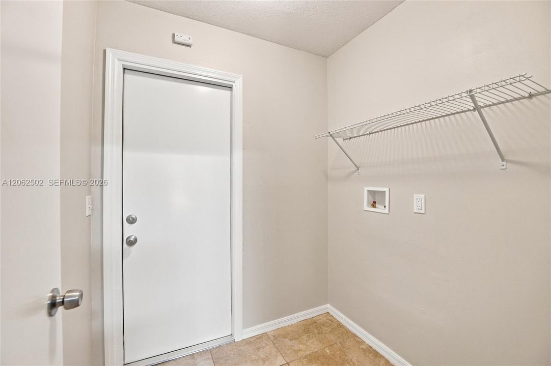 For Sale: $349,900 (3 beds, 2 baths, 1384 Square Feet)