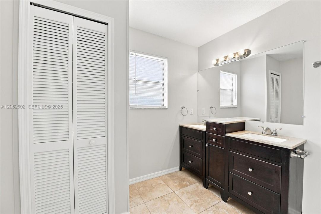For Sale: $349,900 (3 beds, 2 baths, 1384 Square Feet)