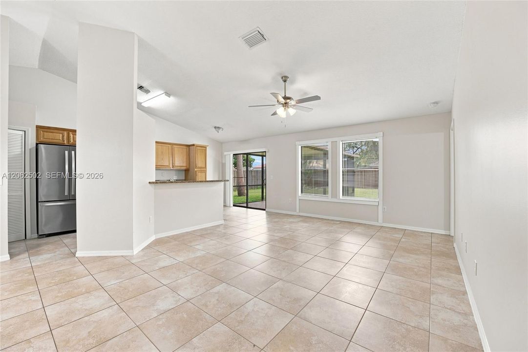 For Sale: $349,900 (3 beds, 2 baths, 1384 Square Feet)