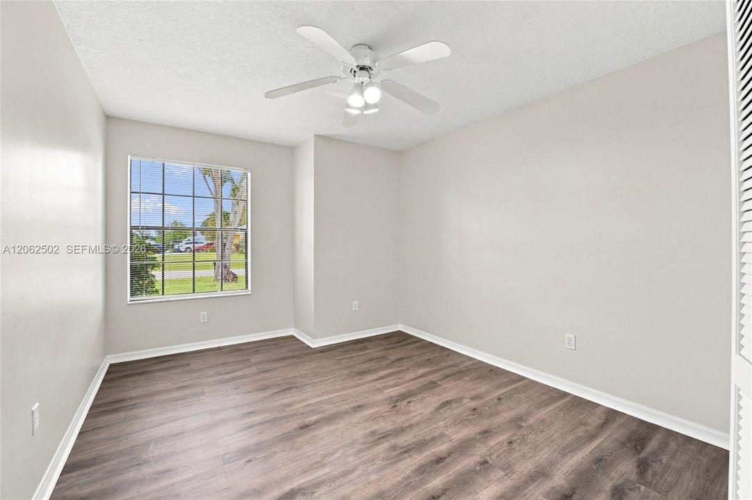 For Sale: $349,900 (3 beds, 2 baths, 1384 Square Feet)