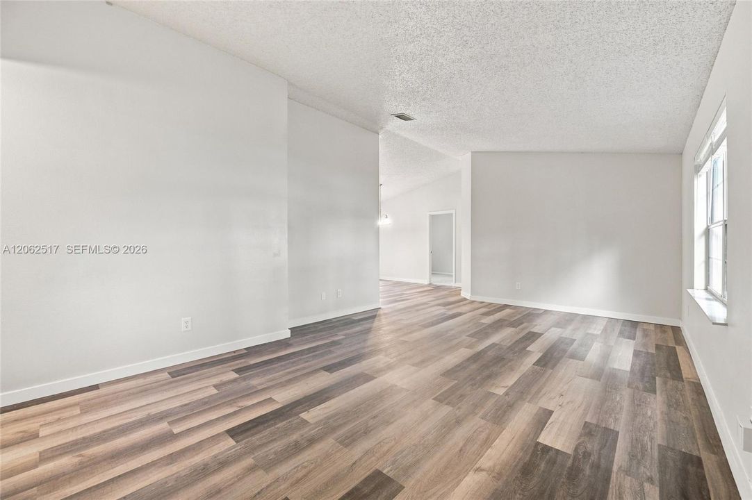 Activo con contrato: $325,000 (3 camas, 2 baños, 1180 Pies cuadrados)