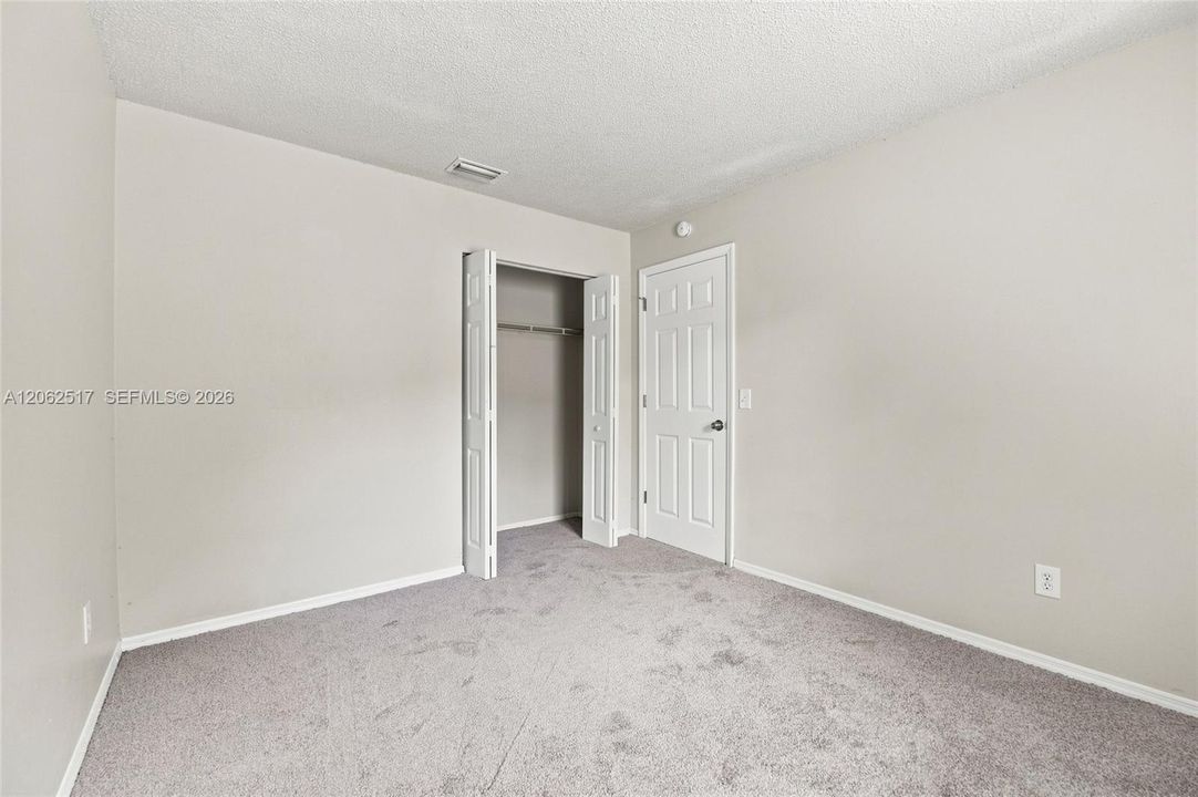 Activo con contrato: $325,000 (3 camas, 2 baños, 1180 Pies cuadrados)