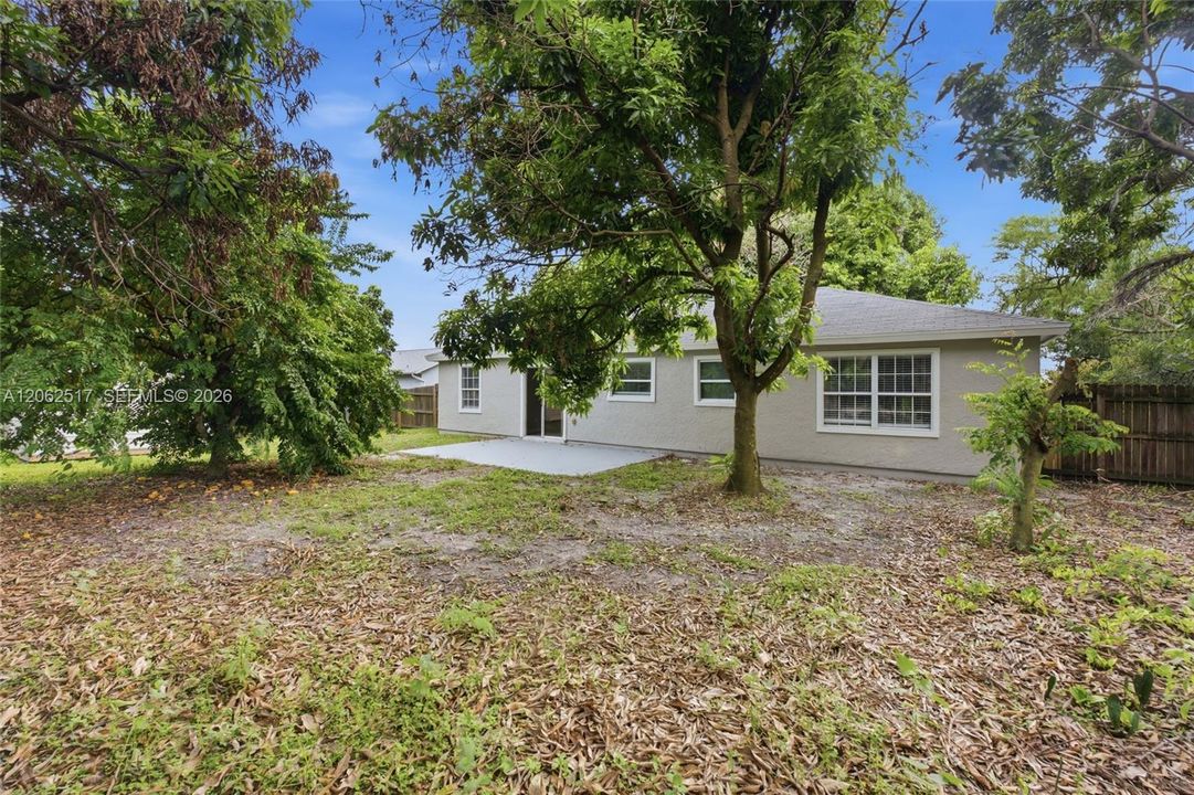 Activo con contrato: $325,000 (3 camas, 2 baños, 1180 Pies cuadrados)
